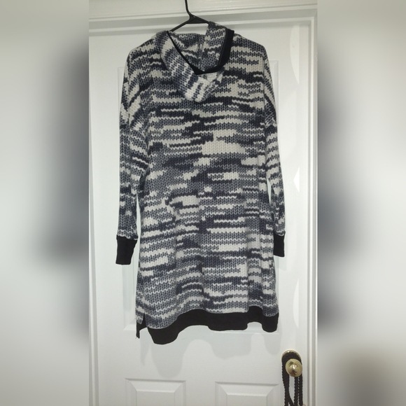 Vera Wang Pullover Sweater - Picture 7 of 8